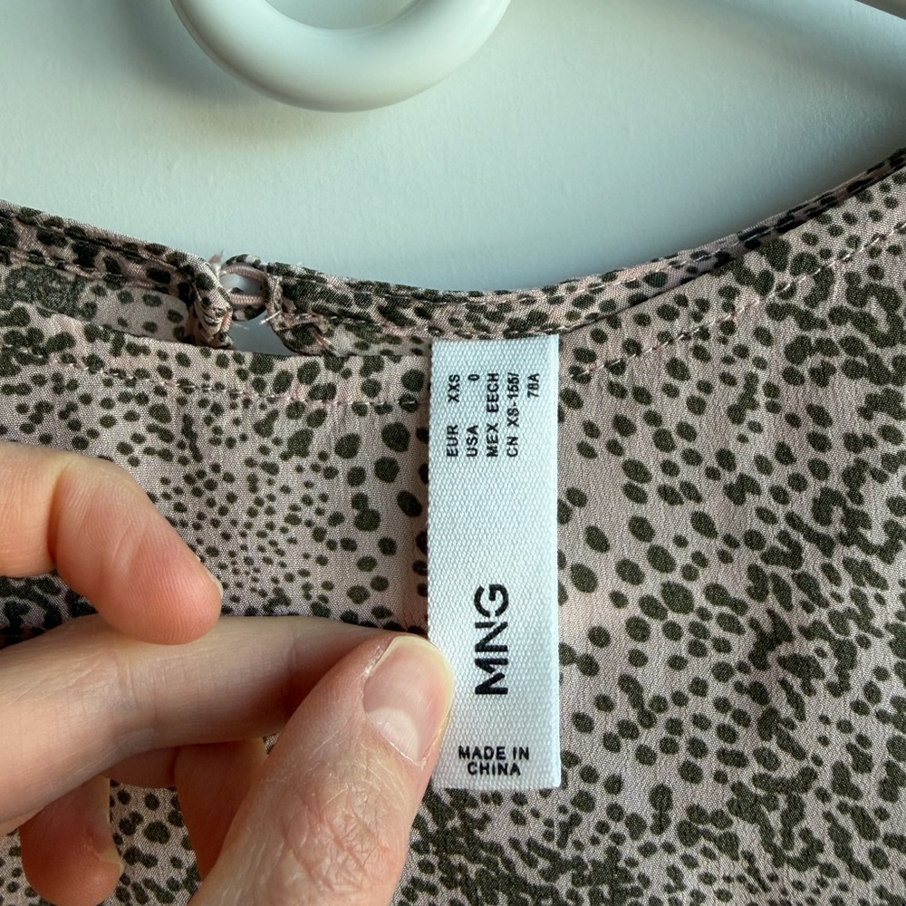 Mango Blouse with Pink and Taupe Dot Design NWOT Size 0 - Picture 6 of 7